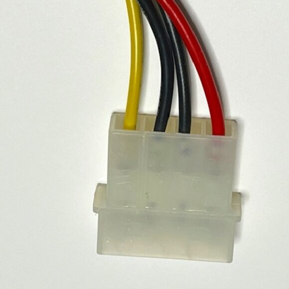 StarTech.com 6in 4 Pin Molex to SATA Power Cable Adapter - Picture 9 of 12